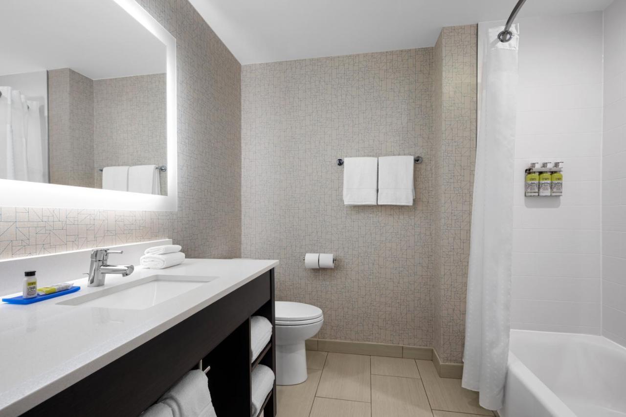 Holiday Inn Express & Suites Woodside Laguardia Airport New York Exterior photo