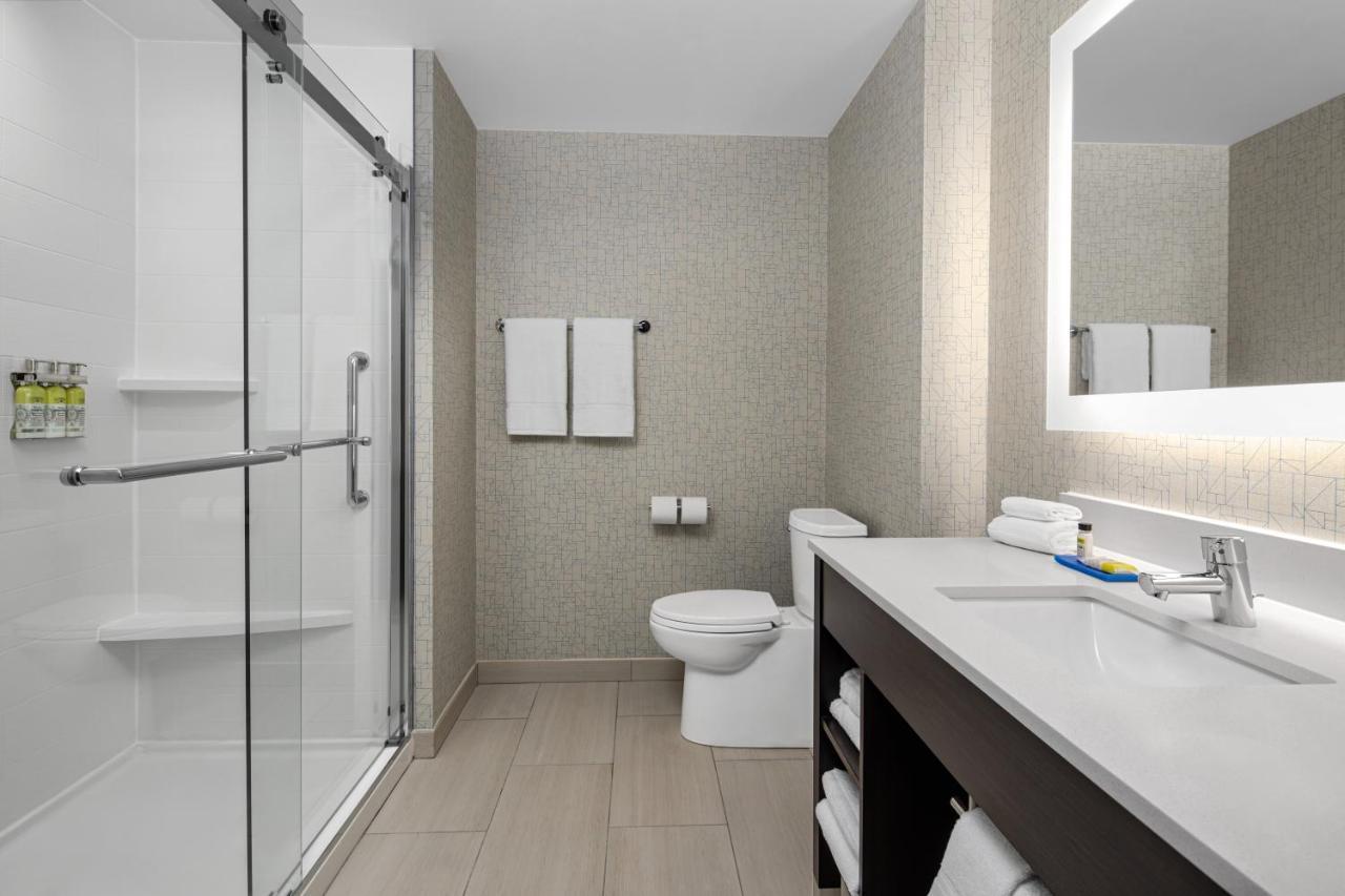Holiday Inn Express & Suites Woodside Laguardia Airport New York Exterior photo