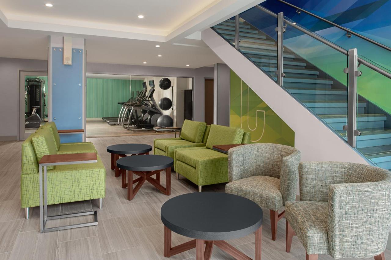 Holiday Inn Express & Suites Woodside Laguardia Airport New York Exterior photo