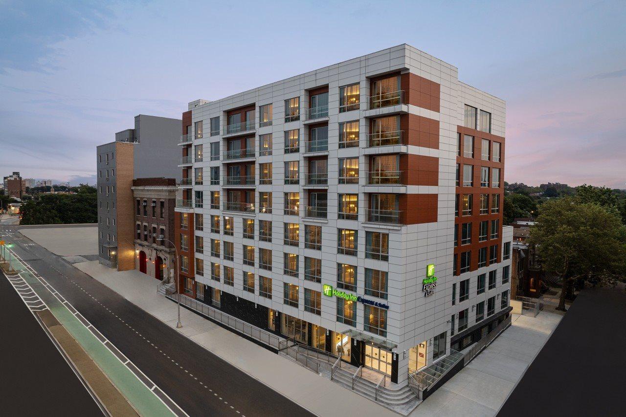 Holiday Inn Express & Suites Woodside Laguardia Airport New York Exterior photo