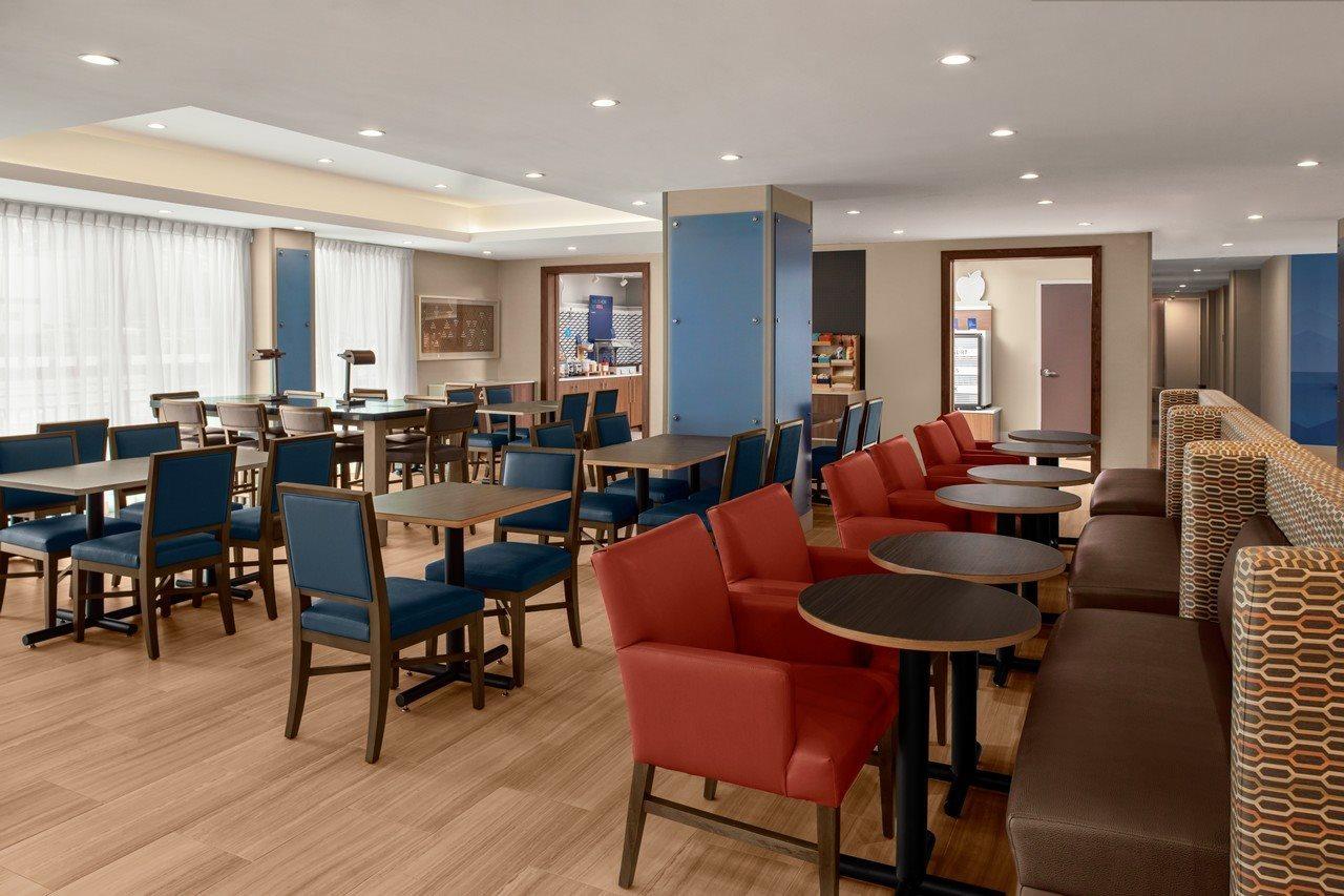 Holiday Inn Express & Suites Woodside Laguardia Airport New York Exterior photo