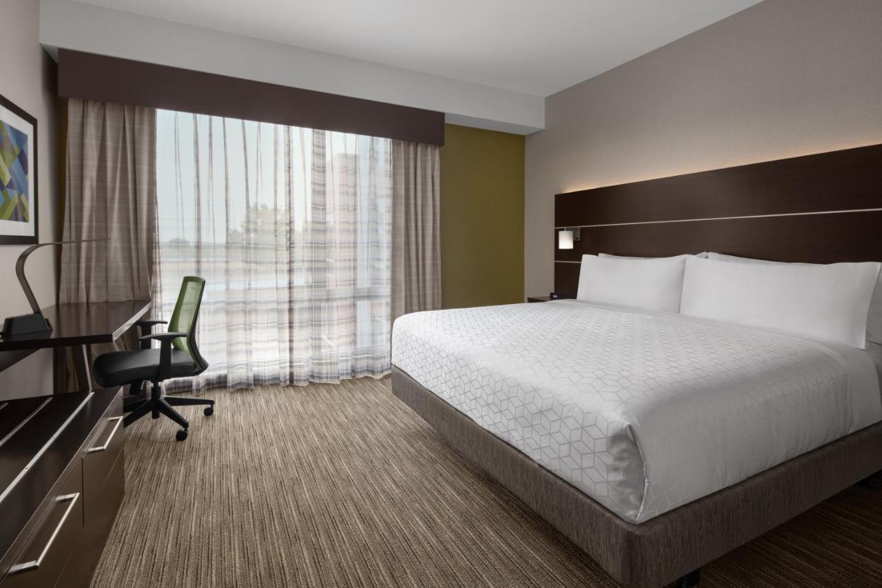 Holiday Inn Express & Suites Woodside Laguardia Airport New York Exterior photo